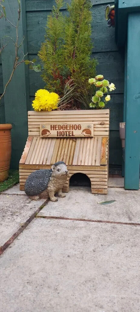 Handmade 2 In 1 Wooden Hedgehog House Hibernation Nest Shelter Box With Planter